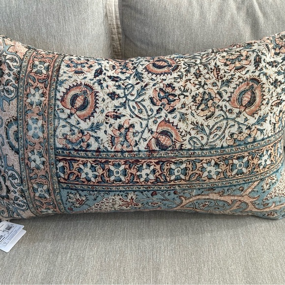 Pottery Barn Lumbar Pillow Cover 16 x 26 Inches - Picture 2 of 5